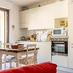 Guesthost - Ely's Apartment Cagliari