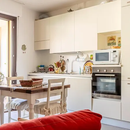 Guesthost - Ely's Apartment Cagliari