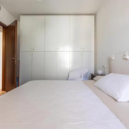 Guesthost - Ely's * 卡利亚里